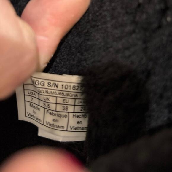 UGG Black Suede 3 Button Bailey Tall Sheepskin Boots Women's Size 7 - Picture 5 of 10